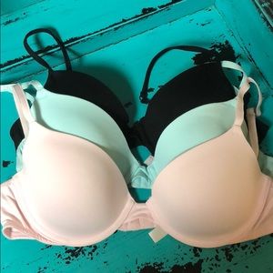 VS PINK T-SHIRT BRAS! LIKE NEW! 36B